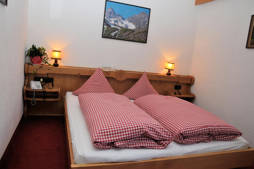Pension Belvedere Galtür Chambre photo
