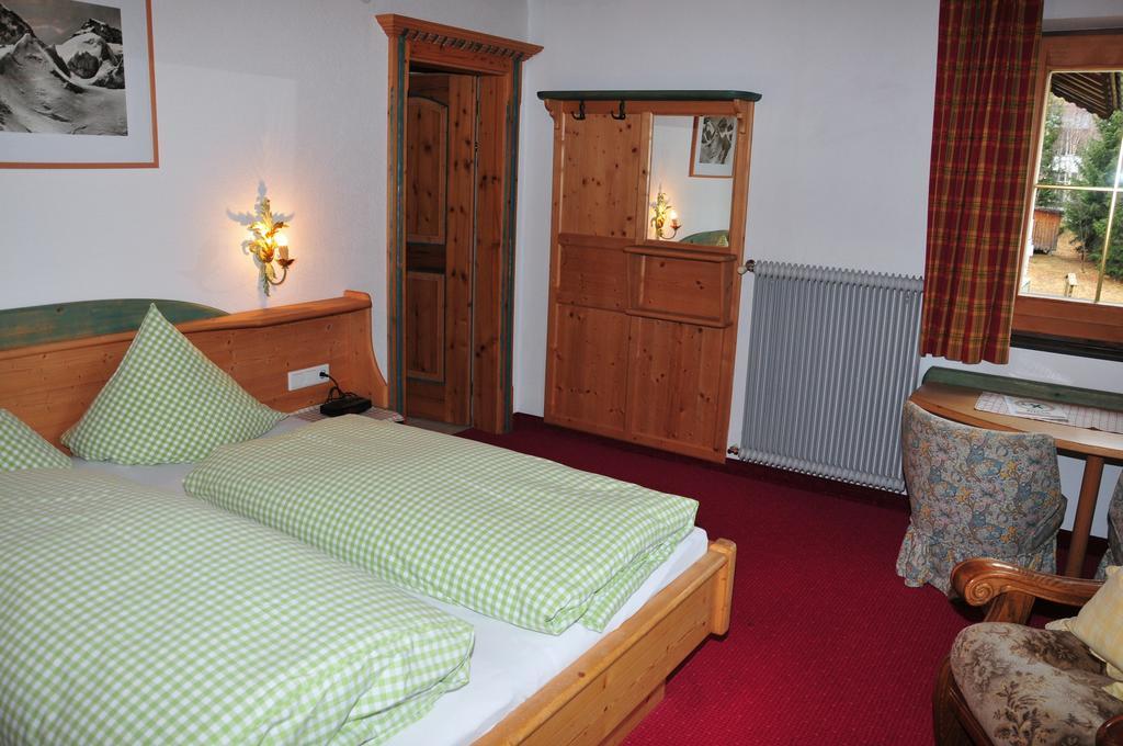 Pension Belvedere Galtür Chambre photo